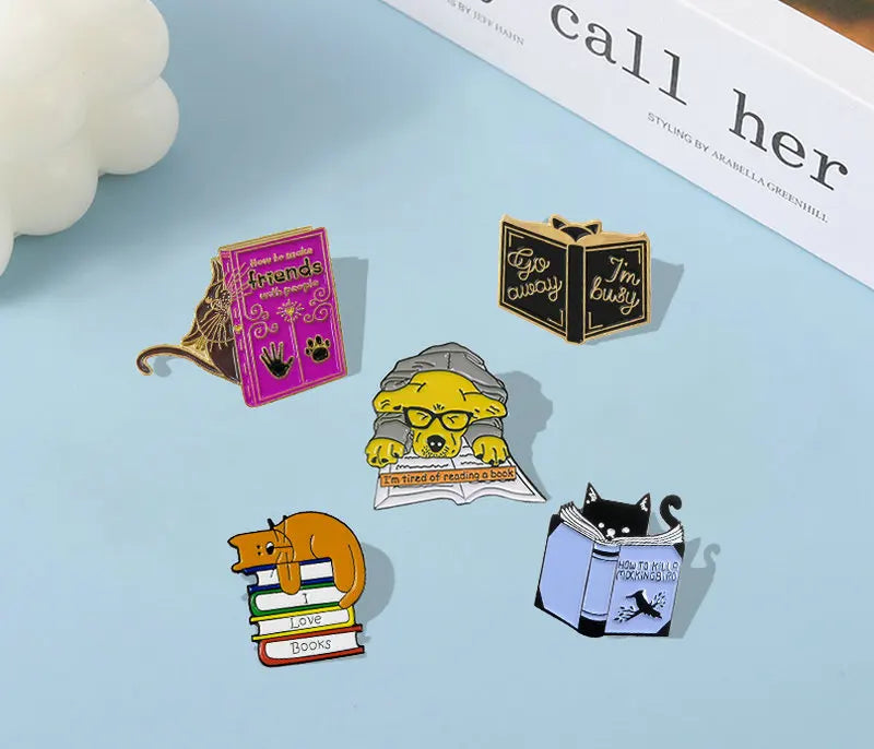 Brooches Bag Clothes Lapel Pin Animal Reading Badge Puppy Jewelry Gift for Kids Friend I Love Books Enamel Pin Custom Dog Cat